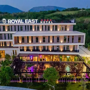Royal East فندق
