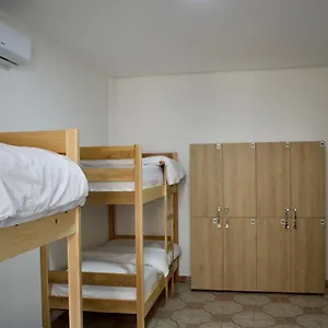 Hostel Me &, Tirana
