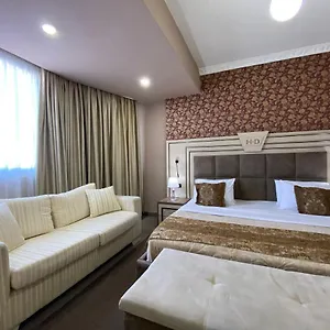 Deluxe Тирана